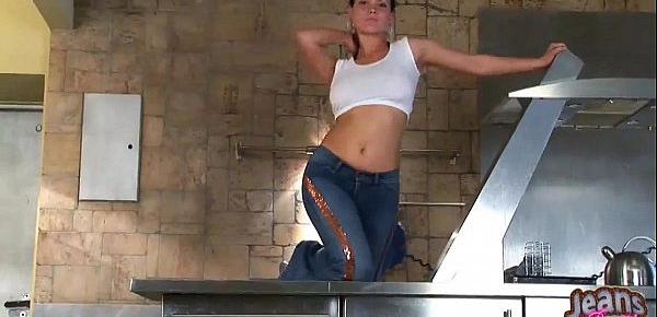  Pigtailed amateur Sara in tight blue jeans